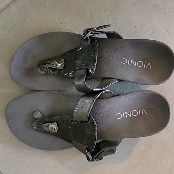 Vionic Size 7 Silver leather wedges - Picture 2 of 3
